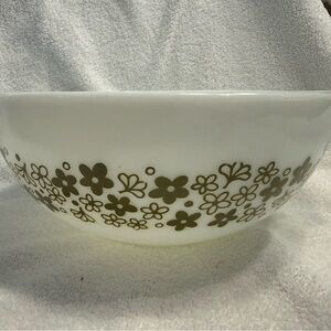 Vintage Pyrex by Corning Spring Summer Green Flower 2.5 qt